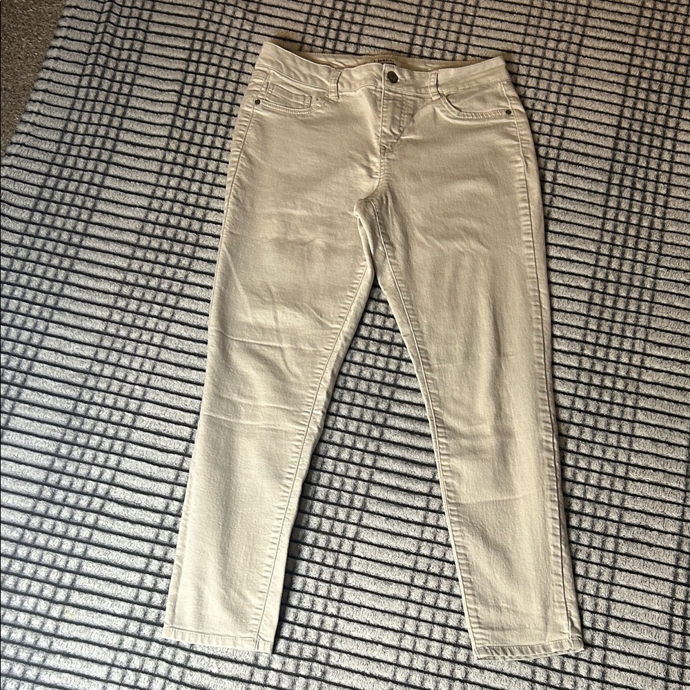 Women's Khaki Colored Jeans (10)